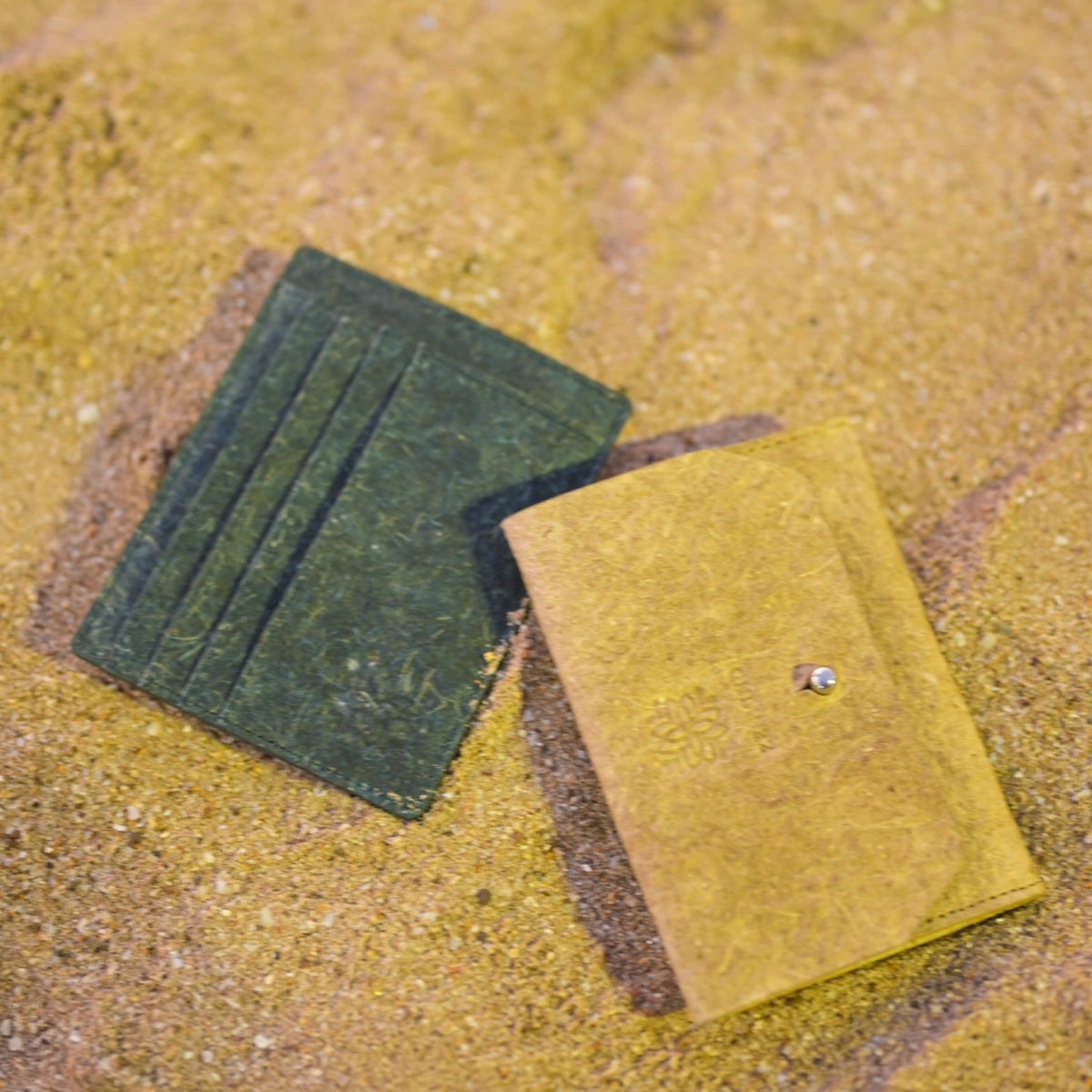 Vegan Flap Card Holder | Natural Flap Wallet made of coconut leather