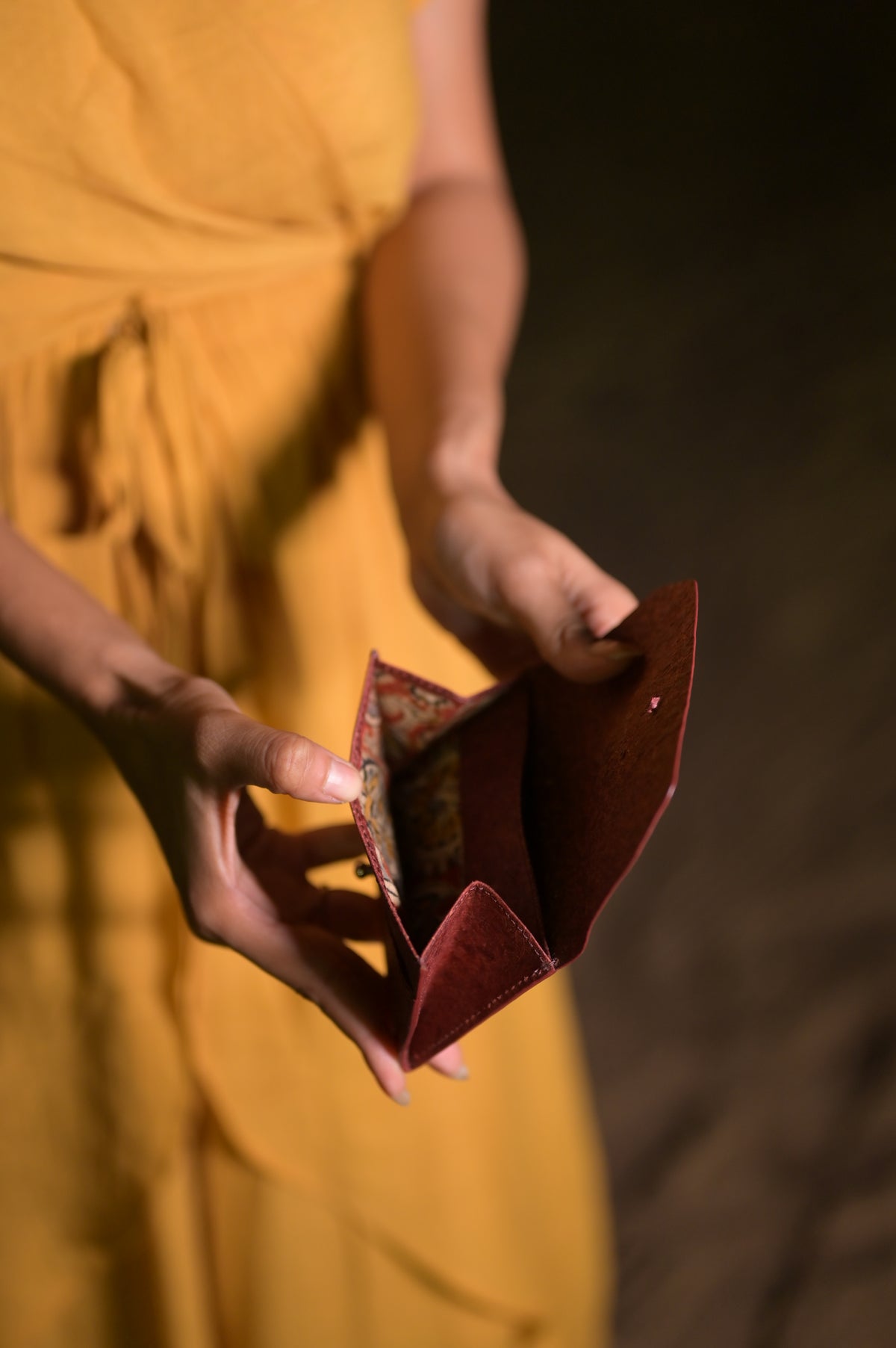 Vegan Flap Card Holder | Natural Flap Wallet made of coconut leather