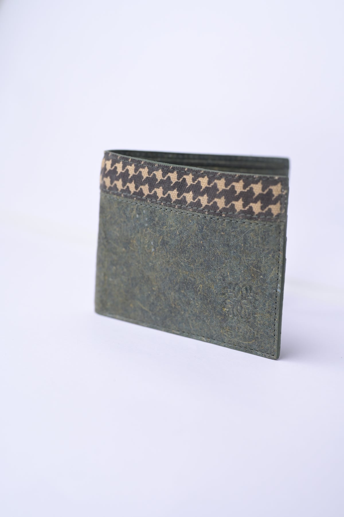 Vegan Mens Wallet | Natural Mens Wallet made of coconut leather
