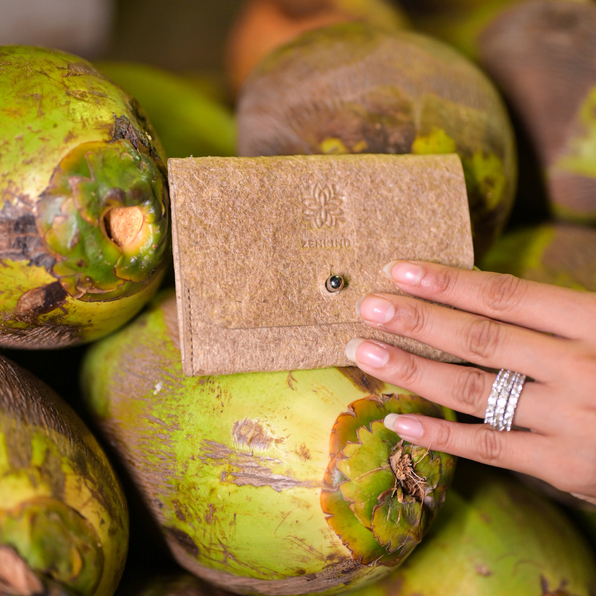 Vegan Flap Card Holder | Natural Flap Wallet made of coconut leather